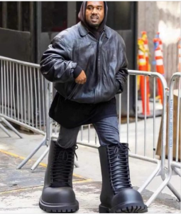 Inkweto Kanye West yagaragayemo yabaye urwenya ku abakoresha imbugankoranyambaga(Amafoto)