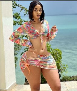 Nubwo nahita nipfira !Yolo The Queen yahinduriye amateka umusore wari urwaje nyina amusabira ijuru