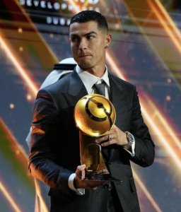 Cristiano Ronaldo yabaye umukinnyi w'umwaka mu Burasirazuba bwo Hagati