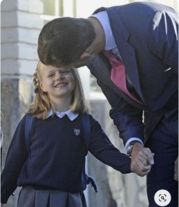 Umugabo yarijijwe n'ibyo yasanze muri telefone y'umukobwa we