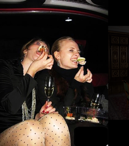 Uwahoze ari inshuti ya Putin yashyize hanze amafoto y'abakobwa be yari yarahishe cyane [AMAFOTO]