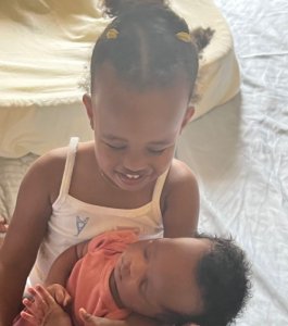 Perezida Kagame yashyize hanze ifoto y'abuzukuru be bombi