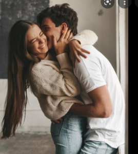 Dore amagambo buri mugore yishimira kubwirwa n'umugabo we