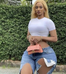 Yolo The Queen ukunze gutigisa imbuga nkoranyambaga yatangaje ko yibarutse