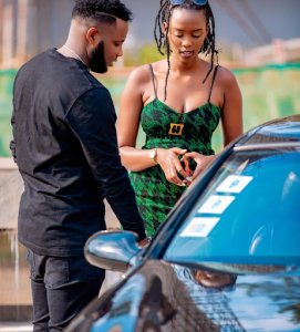 Umuhanzi Yverry yakuye murujijo abibaza ko urukundo rwe rwaba ruri maremmbera 