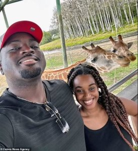 Umugore yahishuye inyungu ikomeye akura mu konsa umugabo we