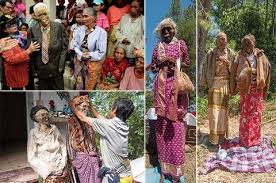 Indonesia: Bagaburira imirambo bakanayinywesha itabi 