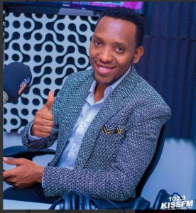 Umunyamukuru warukunzwe cyane kuri Radio ya Kiss Fm Arthur Nkusi yayisezeyeho