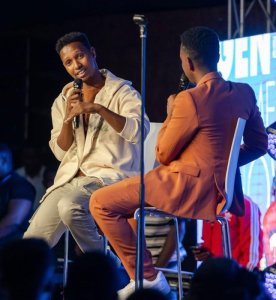 Uko isoni zatumye Israel Mbonyi yakirira agakiza mu bwiherero