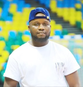 Umunyamakuru w'imikino aratabaza kubera abakomeje gutera amabuye iwe ubutitsa