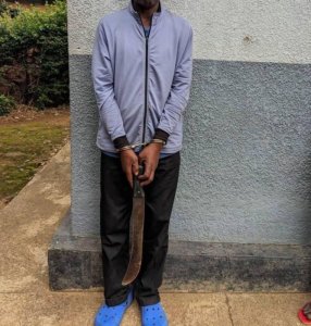 Kamonyi: Polisi yafunze umugabo ukekwaho gutema umugore we