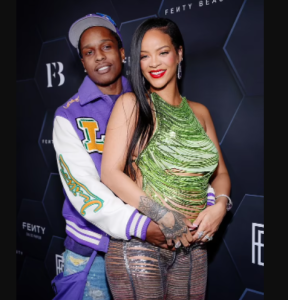 Umwana wa Rihanna na A$AP Rocky yavutse ahita aca agahigo mu bandi babyawe n'abahanzi