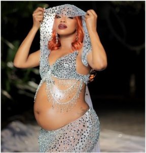 Uganda: Umuhanzikazi Sheebah Karungi yatunguranye ku rubyiniro akuriwe(Amafoto)