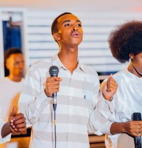 Kwitonda Valentin yasohoye indirimbo nshya yashibutse mu bihe by'amasengesho [VIDEO]