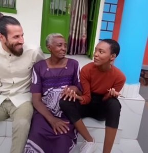 Miss Amanda yajyanye umukunzi we kwa Nyirakuru(Amafoto)