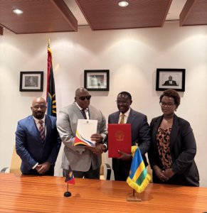 Hasinywe amasezerano yemerera Abanyarwanda kujya muri Antigua and Barbuda nta Visa