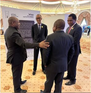 Perezida Kagame yaganiriye na mugenzi we Ndayishimiye bahuriye mu nama y'i Riyadh