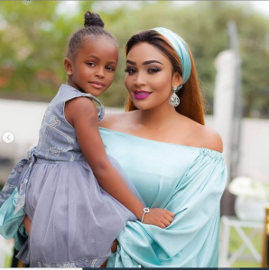 Umukobwa wa Diamond yabujijwe na Nyina Zari ubwo yaragiye kuvuga kuby'urukundo rwa Se na Nyina