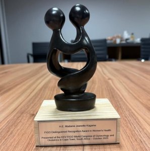 Madamu Jeannette Kagame yahembewe uruhare rwe mu kwita ku buzima bw'abagore