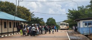 Abarundi 74 bari barahungiye mu Rwanda batashye