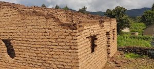 Musanze: Yasambuye inzu yubakiwe na leta nk'utishoboye ajya kugurisha inzugi n'amabati