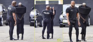  Amafoto n'imyambarire ya Kanye West n'umukunzi we yongeye kurikoroza ku mbuga nkoranyambaga[AMAFOTO]