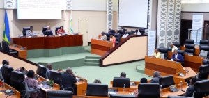 Abasenateri basabye Guverinoma gusubiramo itegurwa n'ishyirwa mu bikorwa ry'imihigo