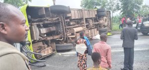 Kamonyi: Imodoka itwara abagenzi yakoze impanuka abantu 25 barakomereka