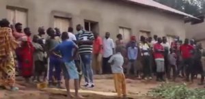 Nyaruguru: Umugabo yishe umugore we amutemye ijosi n'imyanya y'ibanga nawe ariyahura