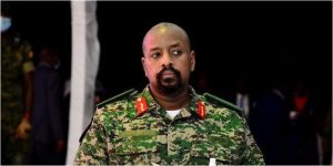 Perezida Museveni yazamuye mu ntera umuhungu we, ahita anamuhindurira inshingano