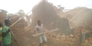 Umugore we yamubenze ahita ajya gusenya inzu yamwubakiye n'iya nyirabukwe 