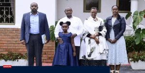 Museveni yagiranye n'umuhungu we ibiganiro byo ku rwego rwo hejuru, ubwo yamusuraga iwe mu rugo