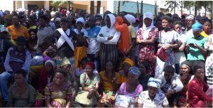 Abaturage ba Rwimbogo baje ku bwinshi mu nteko yabaturage bataha bateretswe uwishe umupolisi 