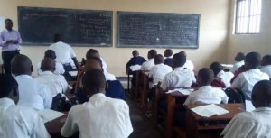 MINEDUC yakemuye ikibazo cyari mu kwimurira abarimu ku bindi bigo 