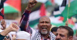 Umwuzukuru wa Mandela Yayoboye Imyigaragambyo Ishyigikira Abanyapalestina