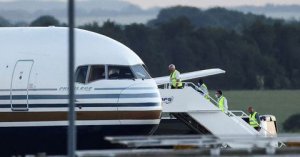 Umuntu wa mbere wimwe ubuhungiro mu Bwongereza yoherejwe mu Rwanda ku bushake