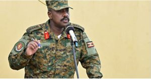 General Muhoozi Kainerugaba utajya uripfana yeretse USA ko atayitinya kuko Nyina amushyigikiye