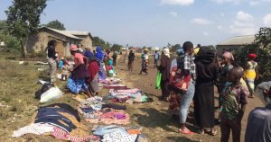 Rubavu: Ubuyobozi bugiye kugoboka ba baturage bari batangiye kugurisha imyenda yabo kubera inzara