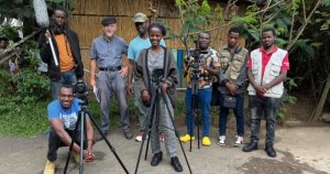 Umunyamerika yigishije Abanyarwanda bakora muri pariki gufotora inyamaswa