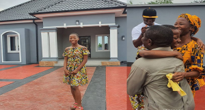 Umunyarwenya Emanuella yerekanye inzu yakataraboneka yubakiye mama we[AMAFOTO]