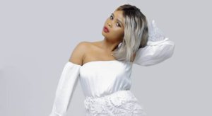 Umuhanzikazi nyarwanda Sunny akomeje guca agahigo ko kwerekana ubwambure bwe [Ifoto]