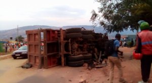 Nyamirambo: Ikamyo yacitse feri ihitana umusore wigenderaga ku muhanda