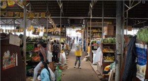 Abaturage barasaba Leta kugira icyo ikora ku biciro bihanitse ku masoko