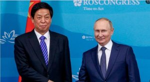 Ubushinwa buragaya bwivuye inyuma ibihano byafatiwe Uburusiya