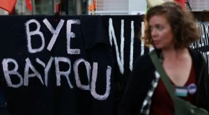 Ubufaransa bwinjiye mu yandi makuba ya politike nyuma yuko abadepite beguje minisitiri w'intebe