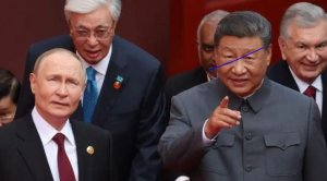 Indangururamajwi yari ifunguye batabizi yafashe Xi na Putin baganira ku gusimbuza ingingo no kudapfa