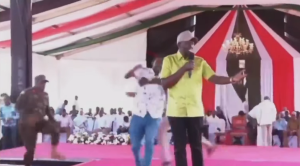 Babiri baciye mu rihumye abarinda Perezida Ruto