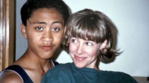 Urukundo rudasanzwe rw'umugore w'imyaka 35 n'umwana w'imyaka 12 rwanditse amateka[AMAFOTO]