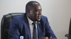 Minisitiri Gatabazi JMV yavuze ibizagenderwaho kugira ngo utubari twemererwe gufungura