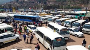 Imodoka zitwara abagenzi bajya n'abava mu ntara zizajya zitwara abikingije Covid-19 gusa,imihango yo kwiyakira yasubitswe i Kigali